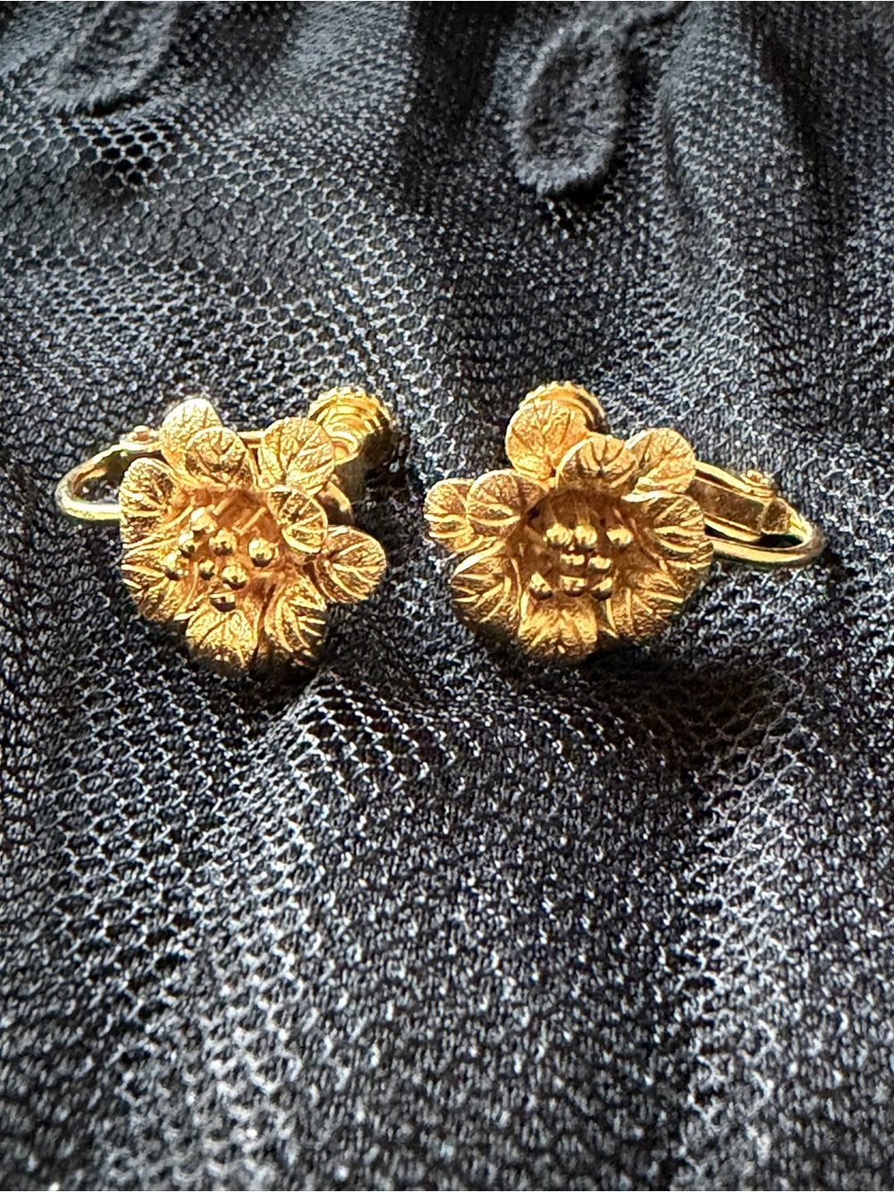 Napier Signed Mid Century Gold Tone Floral Screw Back Earrings